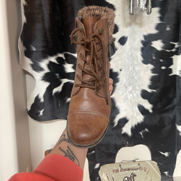 Sad to see these go, but I have too many :) size 9 - Picture 3 of 7